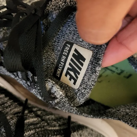 Nike black/white free rn flynit shoes