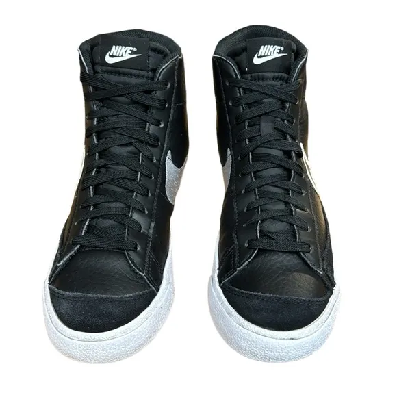 Nike Blazer Mid ‘77 SE (GS) Black Playful Fonts DJ0265-001 Shoes- SZ 5.5Y- 7.5 W