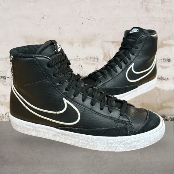 Nike Blazer Mid ‘77 SE (GS) Black Playful Fonts DJ0265-001 Shoes- SZ 5.5Y- 7.5 W