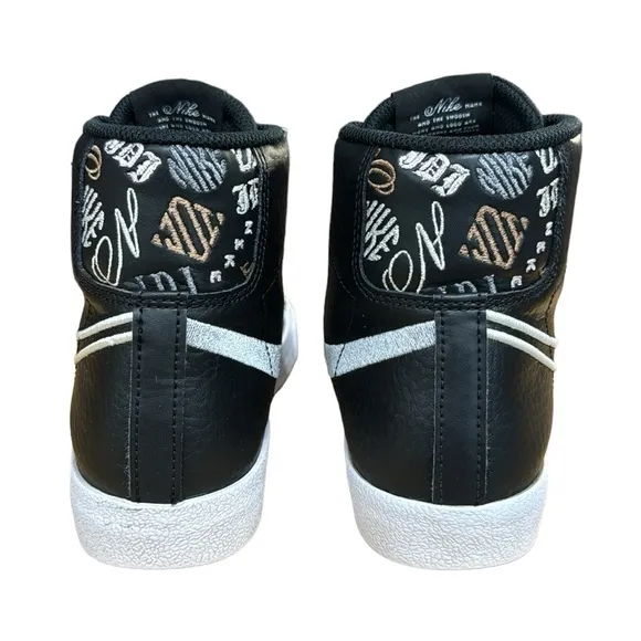 Nike Blazer Mid ‘77 SE (GS) Black Playful Fonts DJ0265-001 Shoes- SZ 5.5Y- 7.5 W