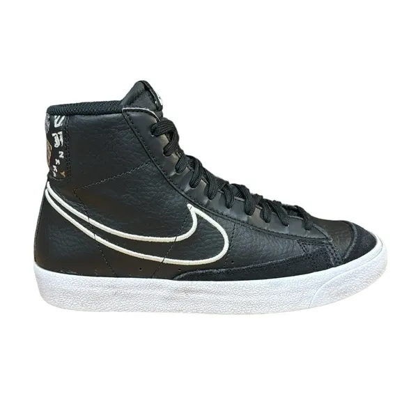Nike Blazer Mid ‘77 SE (GS) Black Playful Fonts DJ0265-001 Shoes- SZ 5.5Y- 7.5 W