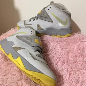 Nike‎ Boys Lebron Soldier Gray Basketball Shoes Sneakers Size 5.5Y &amp; Fit …