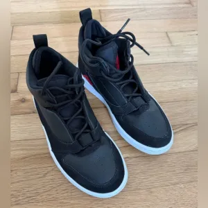 Nike Jordan Youth Boys Black &amp; Red Size 3.5 Shoes