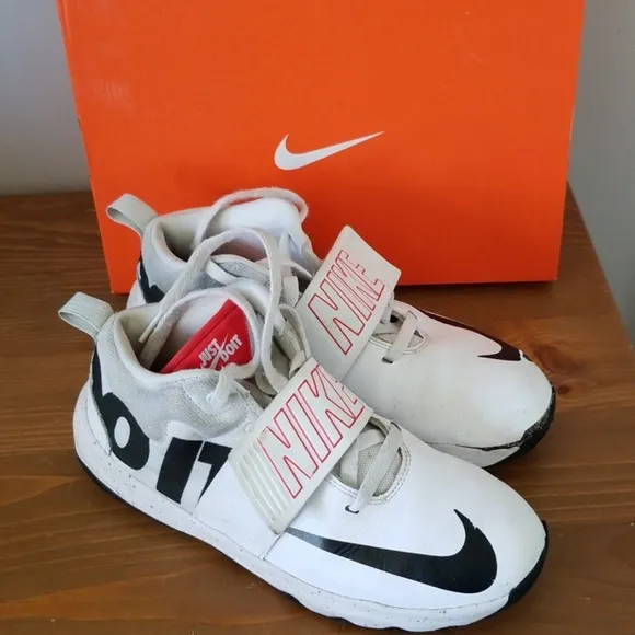 Nike Kids' Grade Team Hustle &quot;Just Do It&quot;