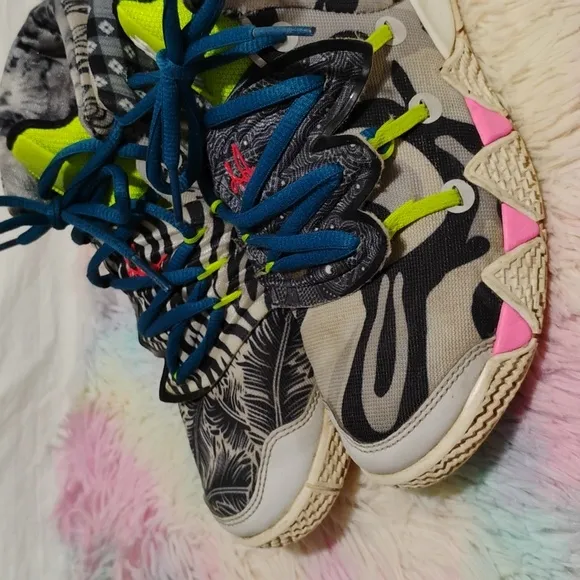 Nike Kybrid S2 What The Neon Kyrie Irving Shoes Sz.3Y