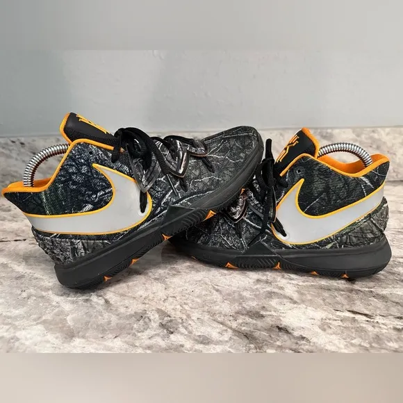 Nike Kyrie 5 camo Basketball Sneaker Sz 5Y-Camo/Orange/Black