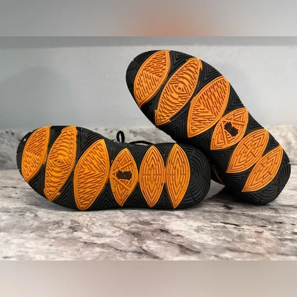 Nike Kyrie 5 camo Basketball Sneaker Sz 5Y-Camo/Orange/Black