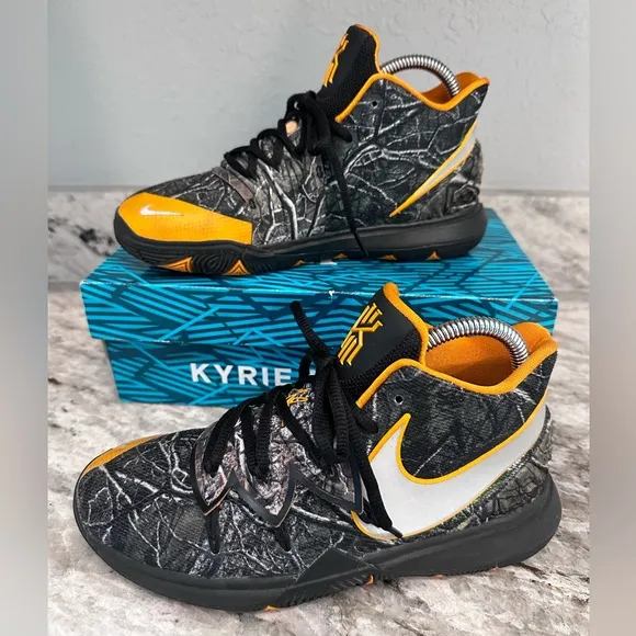 Nike Kyrie 5 camo Basketball Sneaker Sz 5Y-Camo/Orange/Black