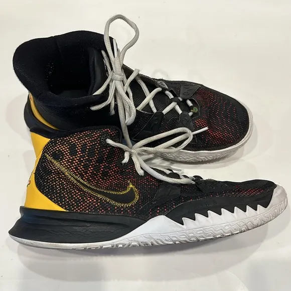 Nike Kyrie 7 Rayguns Basketball Shoes, Youth 7