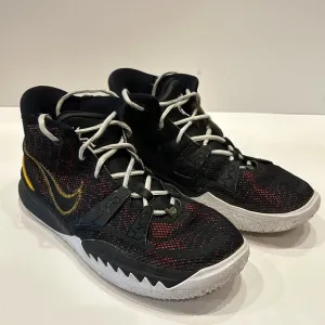 Nike Kyrie 7 Rayguns Basketball Shoes, Youth 7