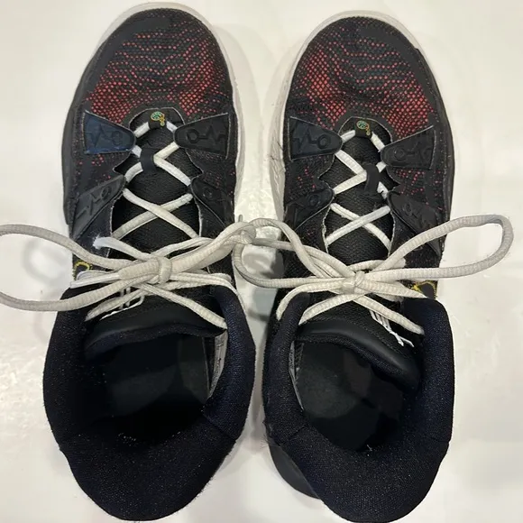 Nike Kyrie 7 Rayguns Basketball Shoes, Youth 7