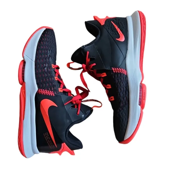 Nike • LeBron Witness V 5 Basketball Shoes