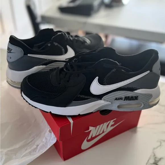 Nike Men’s Shoes 10.5 NIB 📦