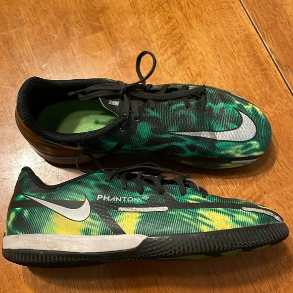 ⚽️Nike Phantom GT2 Academy DF SW IC Indoor Shoes (Black/Green) youth US size 4.5