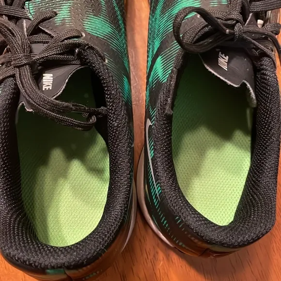 ⚽️Nike Phantom GT2 Academy DF SW IC Indoor Shoes (Black/Green) youth US size 4.5