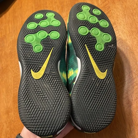 ⚽️Nike Phantom GT2 Academy DF SW IC Indoor Shoes (Black/Green) youth US size 4.5