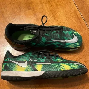 ⚽️Nike Phantom GT2 Academy DF SW IC Indoor Shoes (Black/Green) youth US size 4.5