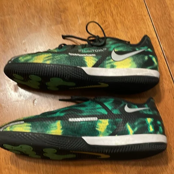 ⚽️Nike Phantom GT2 Academy DF SW IC Indoor Shoes (Black/Green) youth US size 4.5