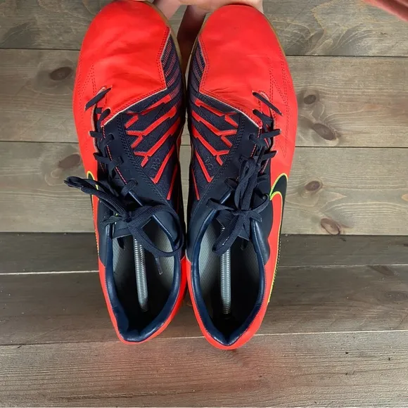 Nike T90 shoot IV Mens size 13 shoes orange athletic indoor soccer sneakers