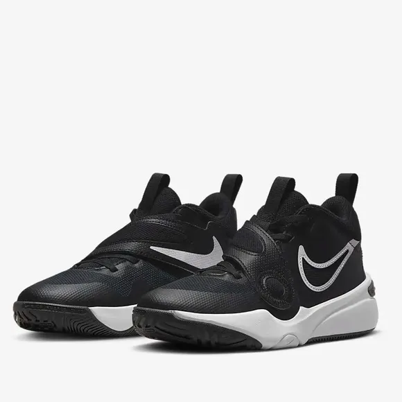 NIKE Team Hustle D 11 Big Kids' Basketball Shoes Black &amp; White Size 7Y NEW