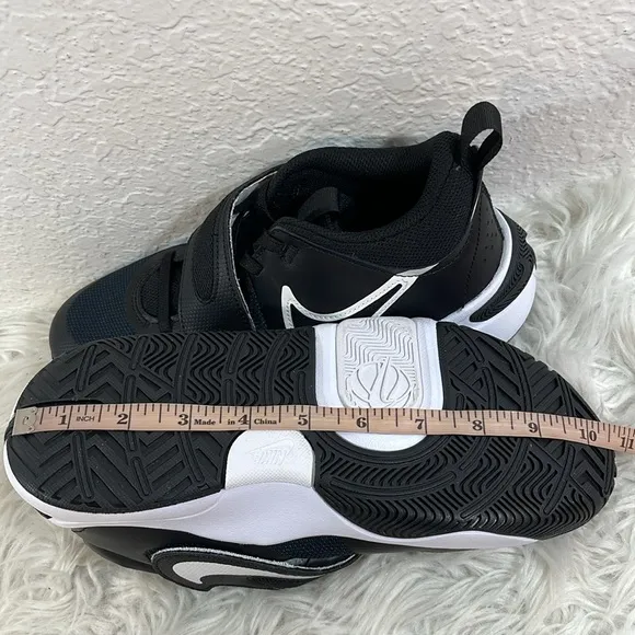 NIKE Team Hustle D 11 Big Kids' Basketball Shoes Black &amp; White Size 7Y NEW