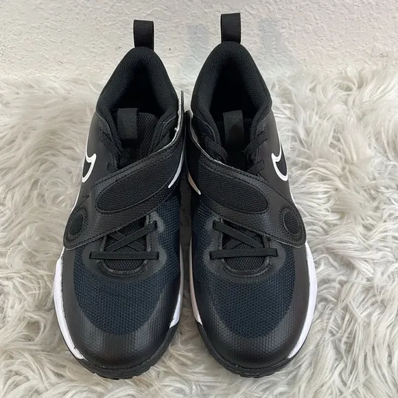 NIKE Team Hustle D 11 Big Kids' Basketball Shoes Black &amp; White Size 7Y NEW