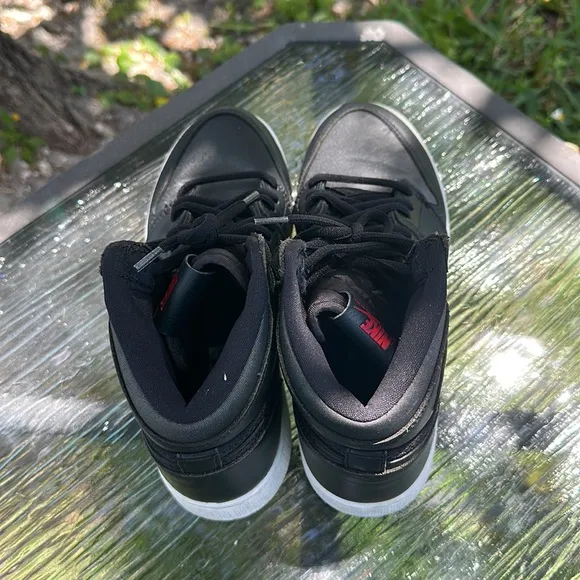 Nike tennis shoes size 5Y