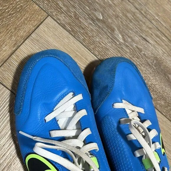 Nike Tiempo Indoor Soccer Shoes