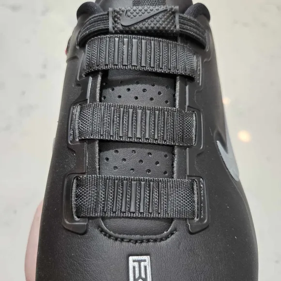 Nike Tiger Woods Golf Spiked Black Shoes New