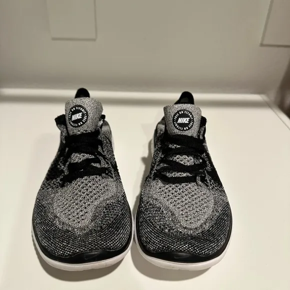 Nike Women Running Shoes in Black and White Oreo size 6.5 Free RN Flyknit style