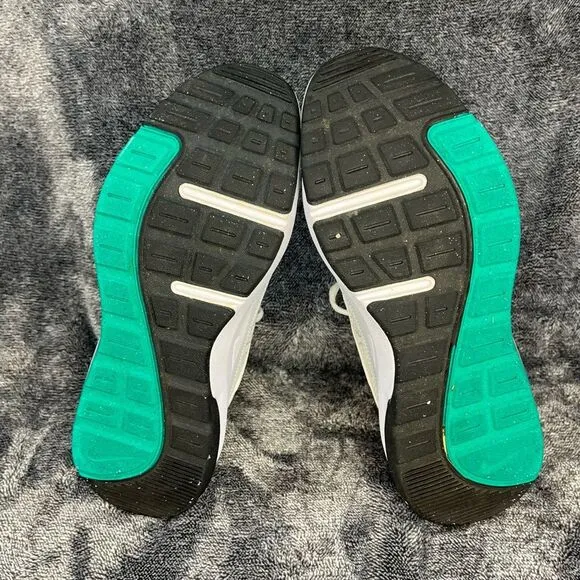 Nike Womens Air Max AP Shoes Size 6.5 White Neptune Green