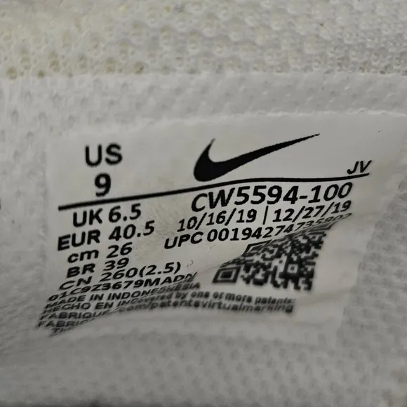 Nike Women's Air Max Motion 2