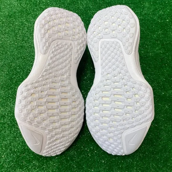 Nike ZoomX Invincible 3 Extra Wide Womens Shoes White FN7997-100 VNDS Sz 10