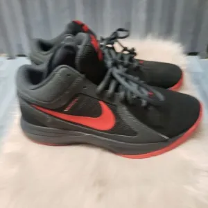 Nike Men's The Overplay VIII NBK Basketball Shoes