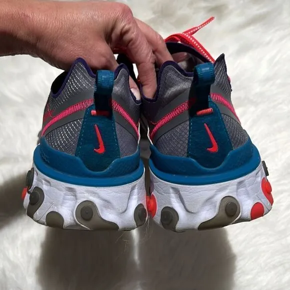 Nike React Element 87 Size 13.  B80