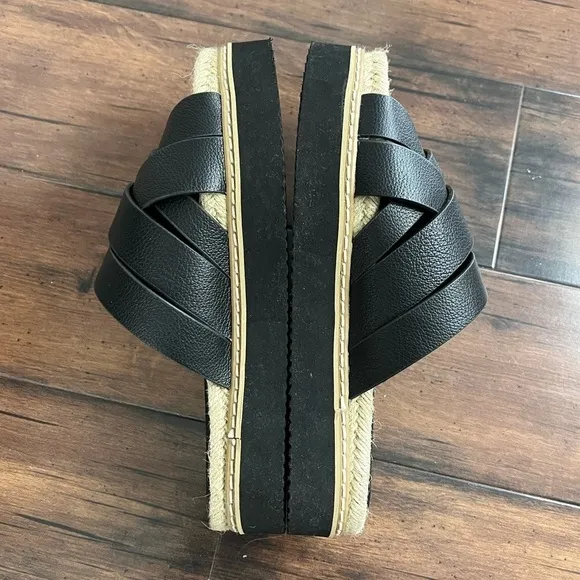 NWOB - French Connection Alexis Crisscross Sandals - Size 6