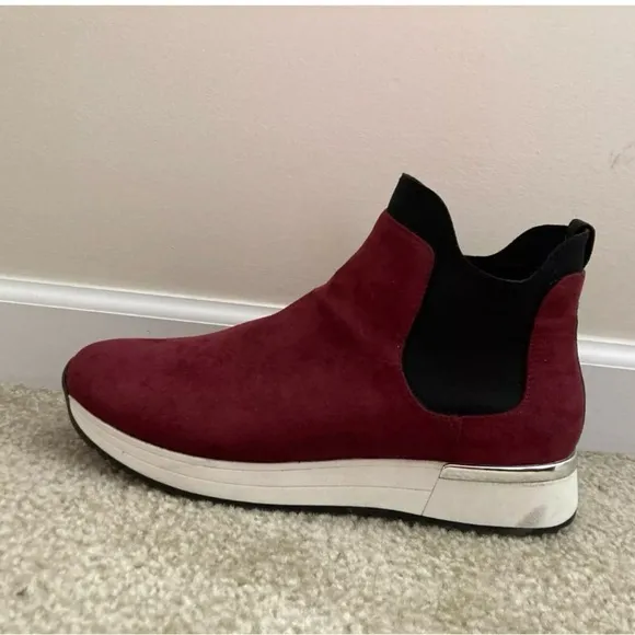 NWOB Kenneth Cole REACTION Women's Cameron Chelsea Jogger Sneaker Burgundy 9