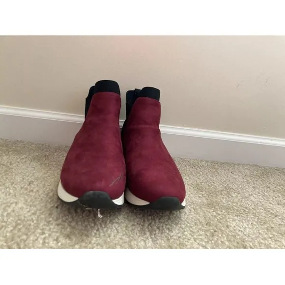 NWOB Kenneth Cole REACTION Women's Cameron Chelsea Jogger Sneaker Burgundy 9