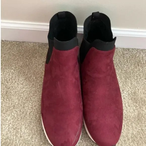 NWOB Kenneth Cole REACTION Women's Cameron Chelsea Jogger Sneaker Burgundy 9