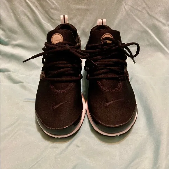 NWOB, Nike Air, Black and White, Mens Size 7, Tennis Shoes