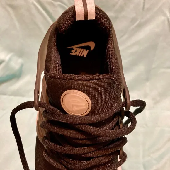 NWOB, Nike Air, Black and White, Mens Size 7, Tennis Shoes