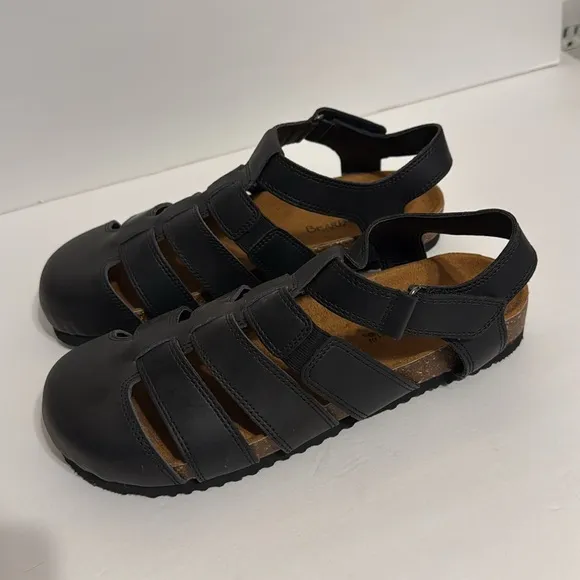NWOT Bearpaw Cade Sandals