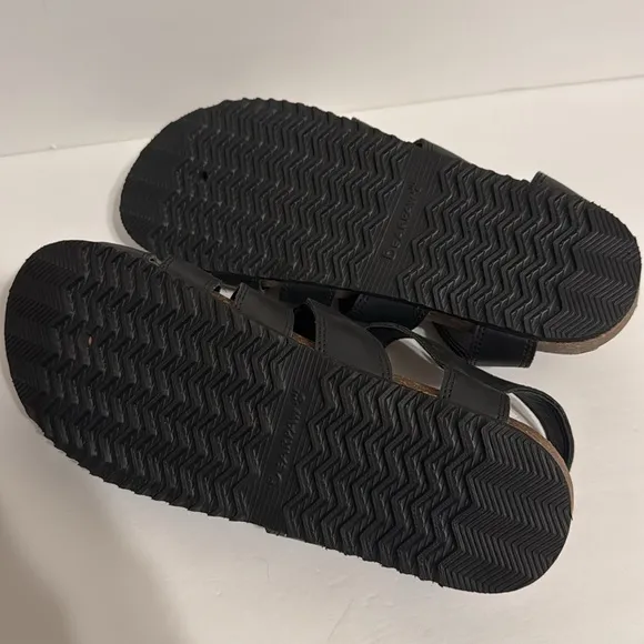 NWOT Bearpaw Cade Sandals