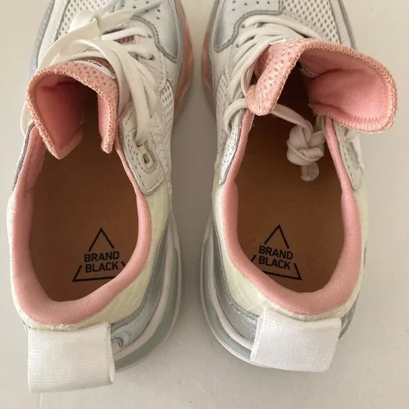 NWOT Brand Black Free People Aura 130 White Vibram Soles Sneakers Sz 7/38