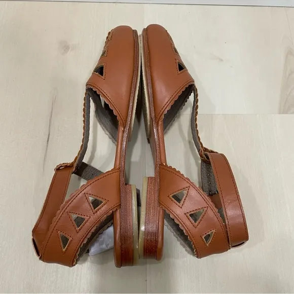 NWOT ELF Made By Hand Bounty T-strap Leather Sandals Vintage Camel Tan Women 11