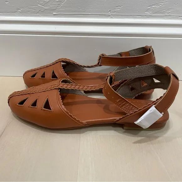 NWOT ELF Made By Hand Bounty T-strap Leather Sandals Vintage Camel Tan Women 11