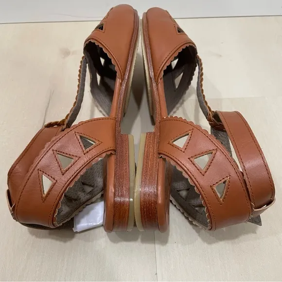 NWOT ELF Made By Hand Bounty T-strap Leather Sandals Vintage Camel Tan Women 11