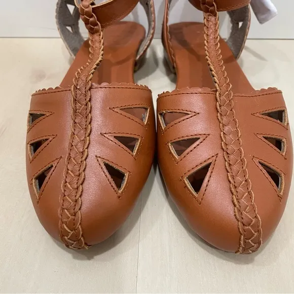 NWOT ELF Made By Hand Bounty T-strap Leather Sandals Vintage Camel Tan Women 11
