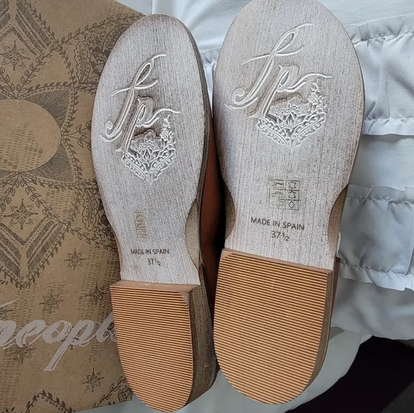 NWT! FP Sandals - Tan - 37.5