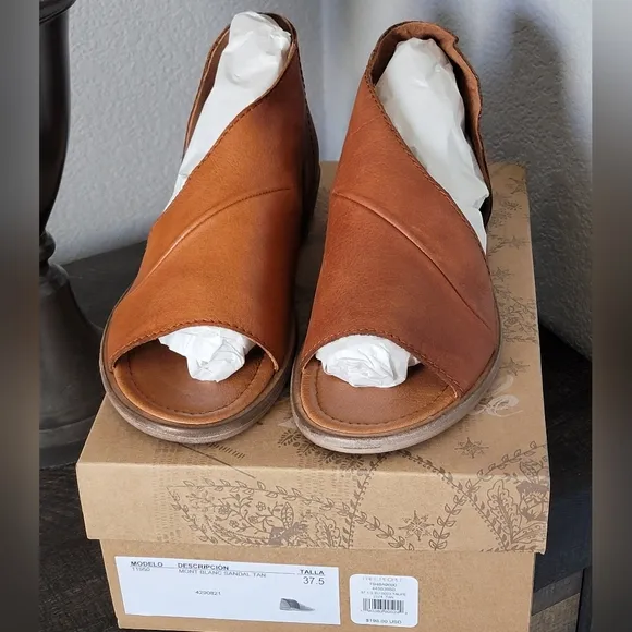 NWT! FP Sandals - Tan - 37.5